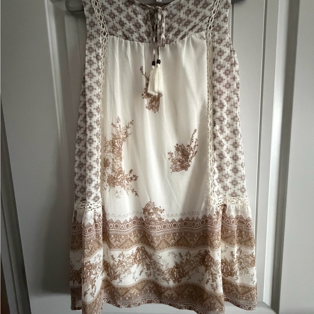 Xhilaration Geometric Patterned Top in Gray and Brown - Picture 6 of 14